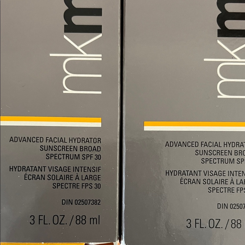 Mary Kay MKMen Skincare Set - Black and Gray - Picture 13 of 13